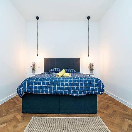 Appartamento Elegant, Modern, 2-Bed Flat By Museum Of Praga Esterno foto