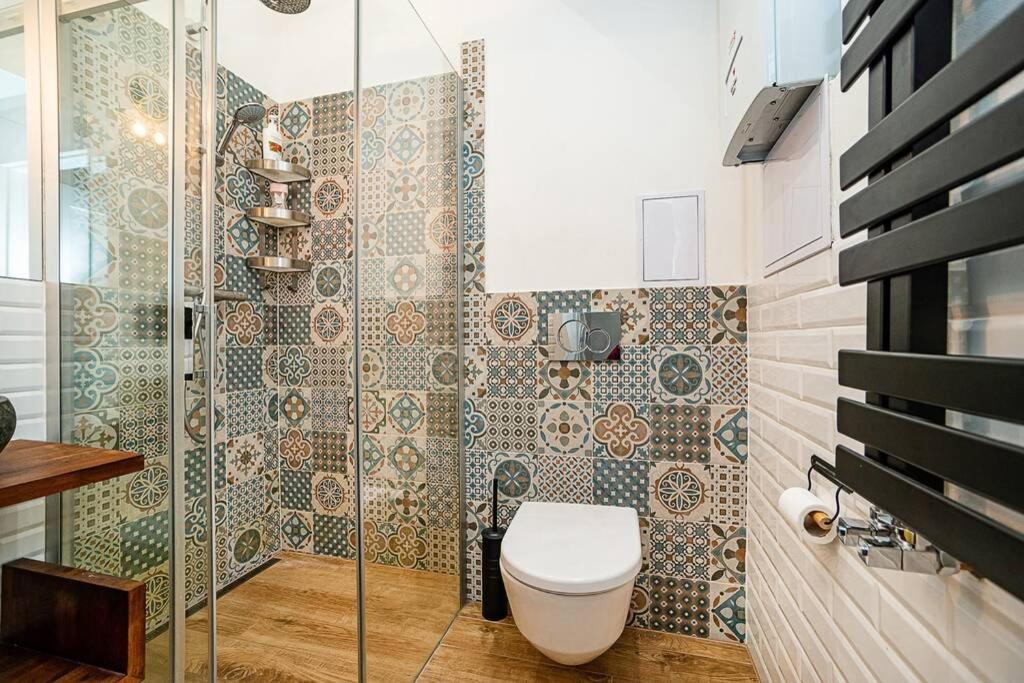 Appartamento Elegant, Modern, 2-Bed Flat By Museum Of Praga Esterno foto