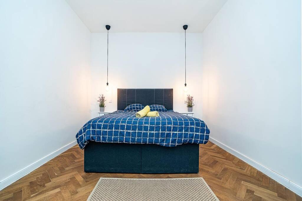 Appartamento Elegant, Modern, 2-Bed Flat By Museum Of Praga Esterno foto