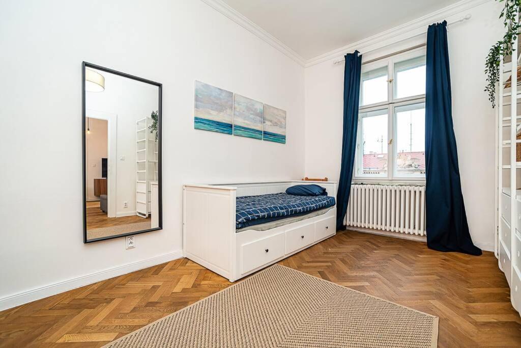 Appartamento Elegant, Modern, 2-Bed Flat By Museum Of Praga Esterno foto