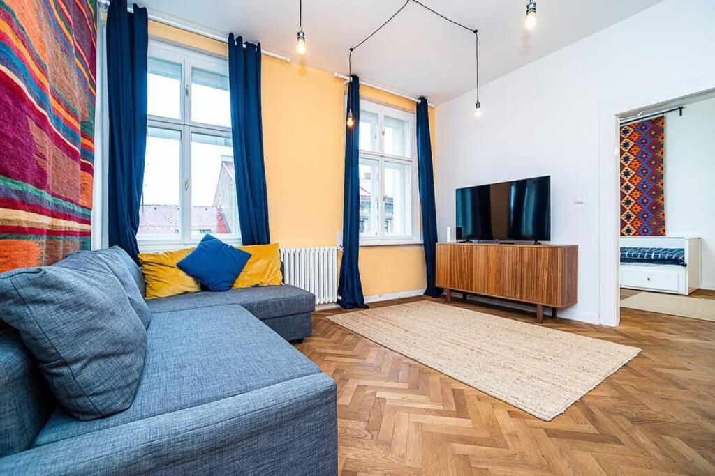 Appartamento Elegant, Modern, 2-Bed Flat By Museum Of Praga Esterno foto