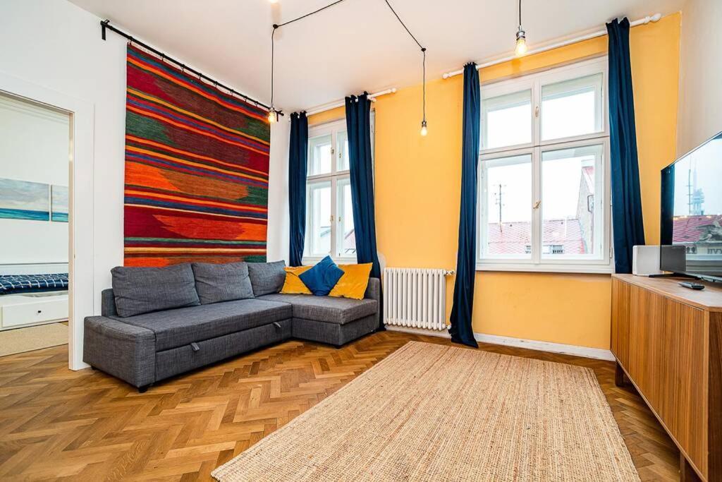 Appartamento Elegant, Modern, 2-Bed Flat By Museum Of Praga Esterno foto