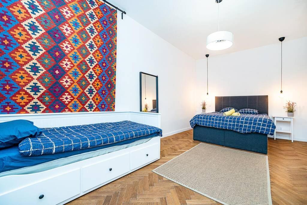 Appartamento Elegant, Modern, 2-Bed Flat By Museum Of Praga Esterno foto