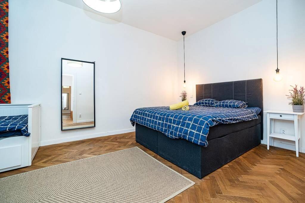 Appartamento Elegant, Modern, 2-Bed Flat By Museum Of Praga Esterno foto