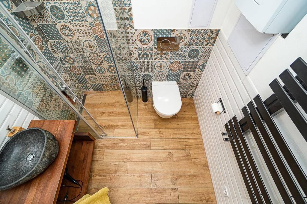 Appartamento Elegant, Modern, 2-Bed Flat By Museum Of Praga Esterno foto